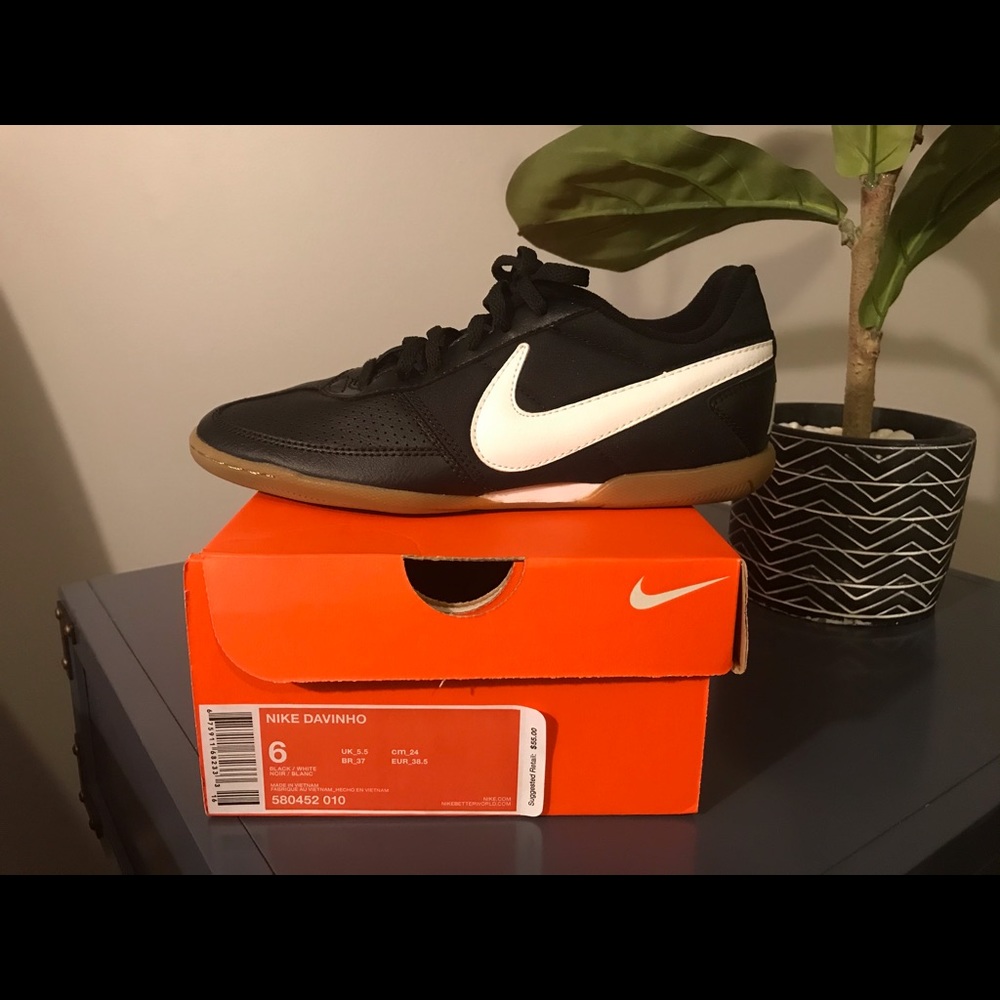 Brand New Nike “Davinho” - Indoor Soccer Shoes M4
